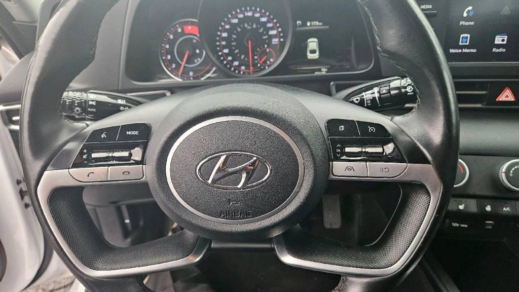 HYUNDAI Elantra 2021 - Image 20