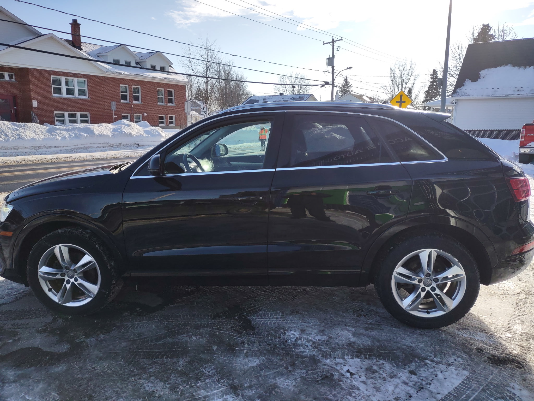 AUDI Q3 2016 - Image 18