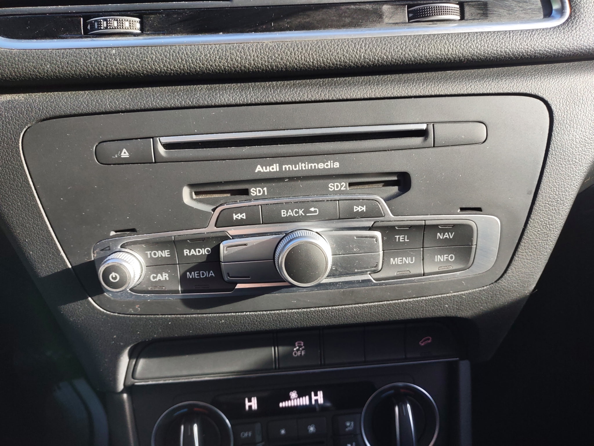 AUDI Q3 2016 - Image 9