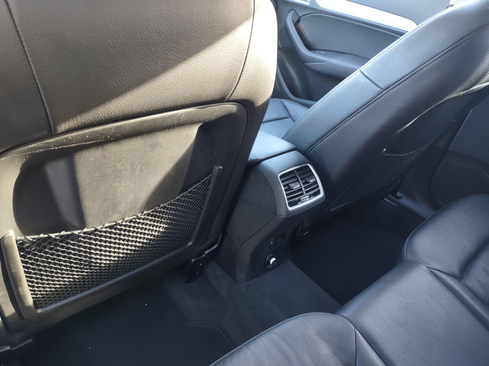 AUDI Q3 2016 - Image 10