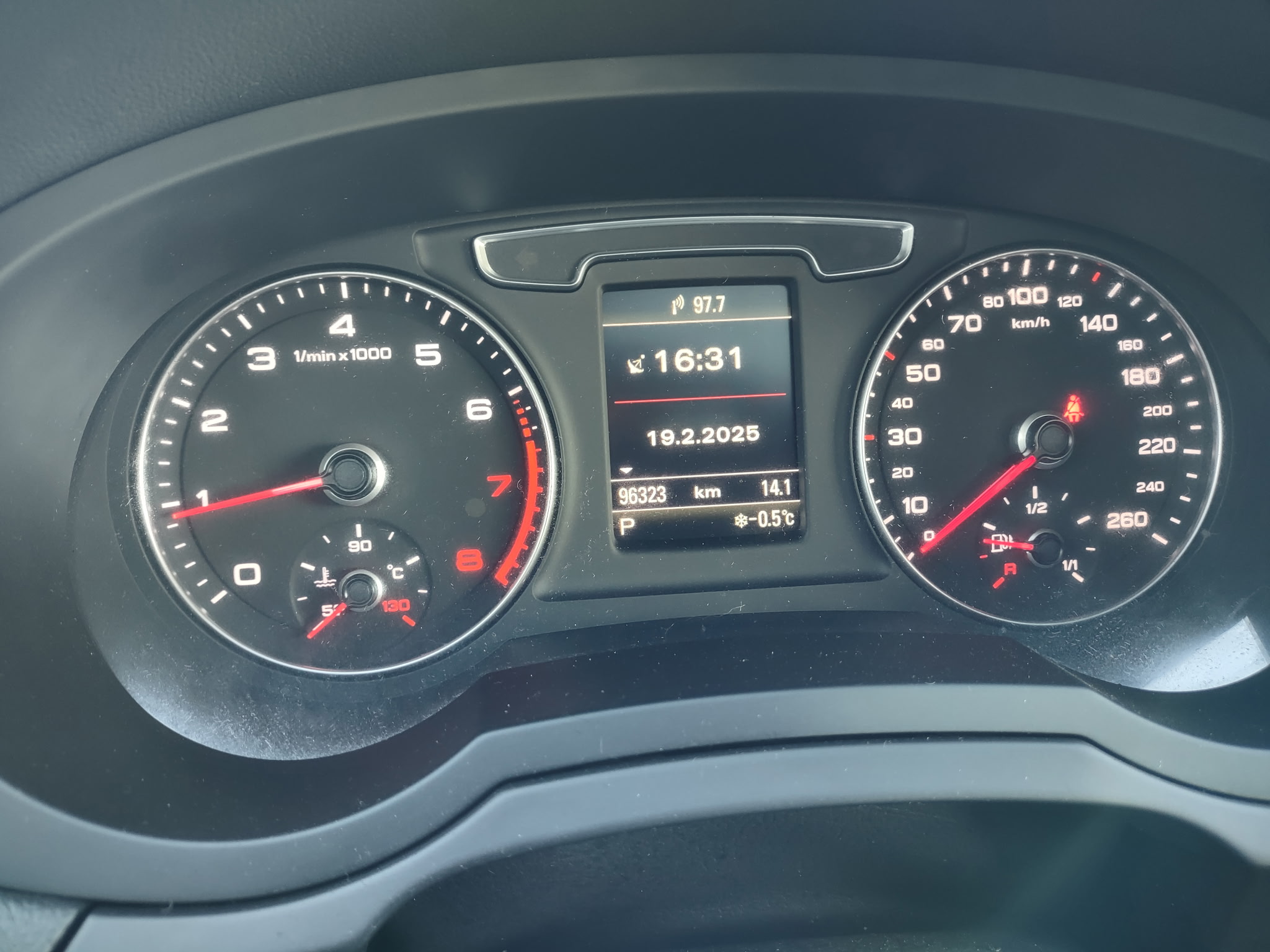AUDI Q3 2018 - Image 20