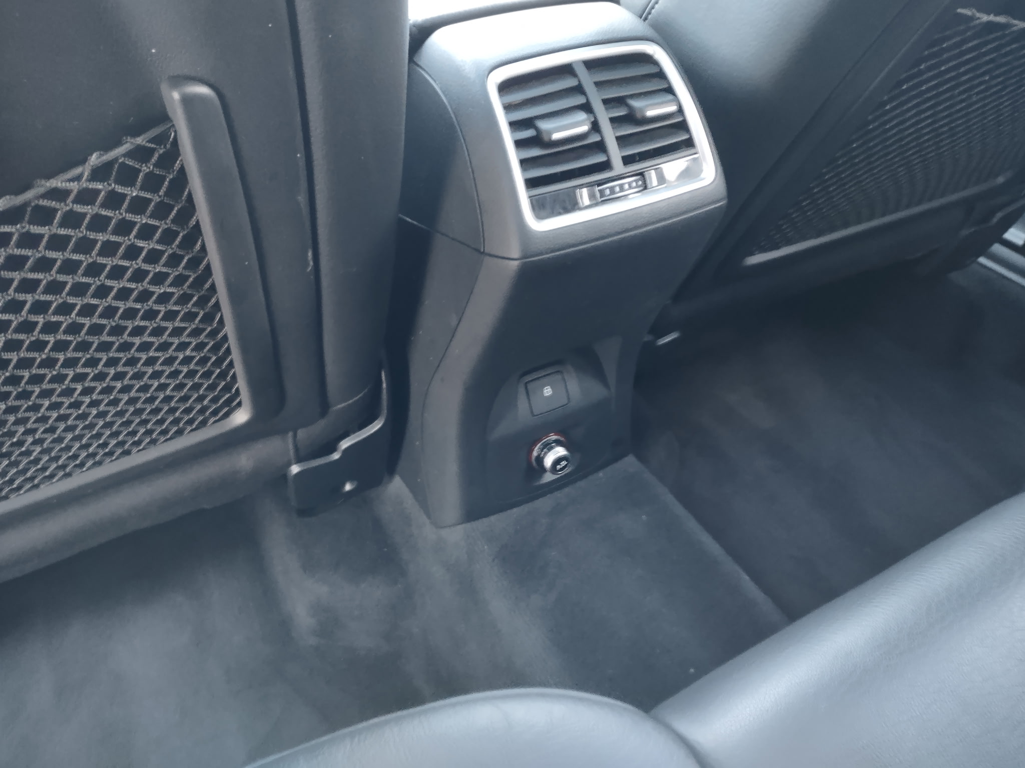 AUDI Q3 2018 - Image 6