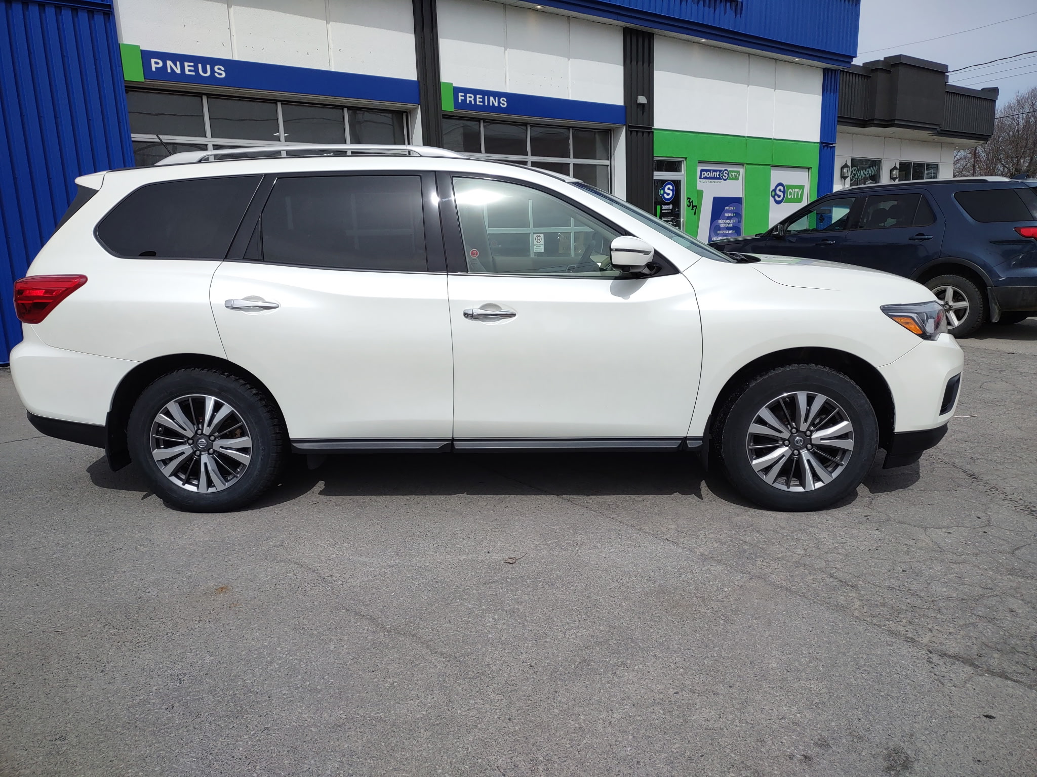 NISSAN Pathfinder 2018 - Image 18