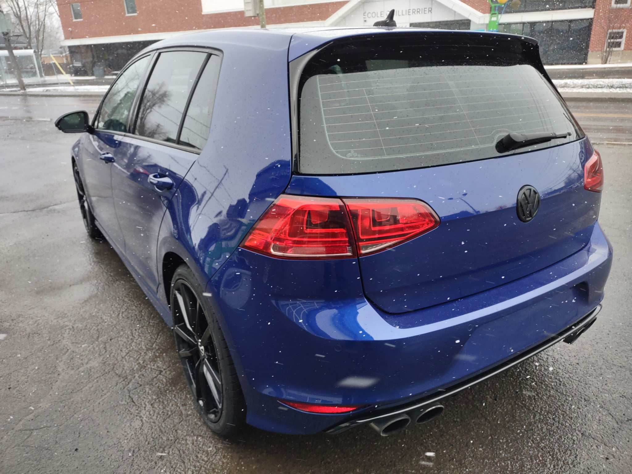 VOLKSWAGEN Golf R 2017 - Image 10