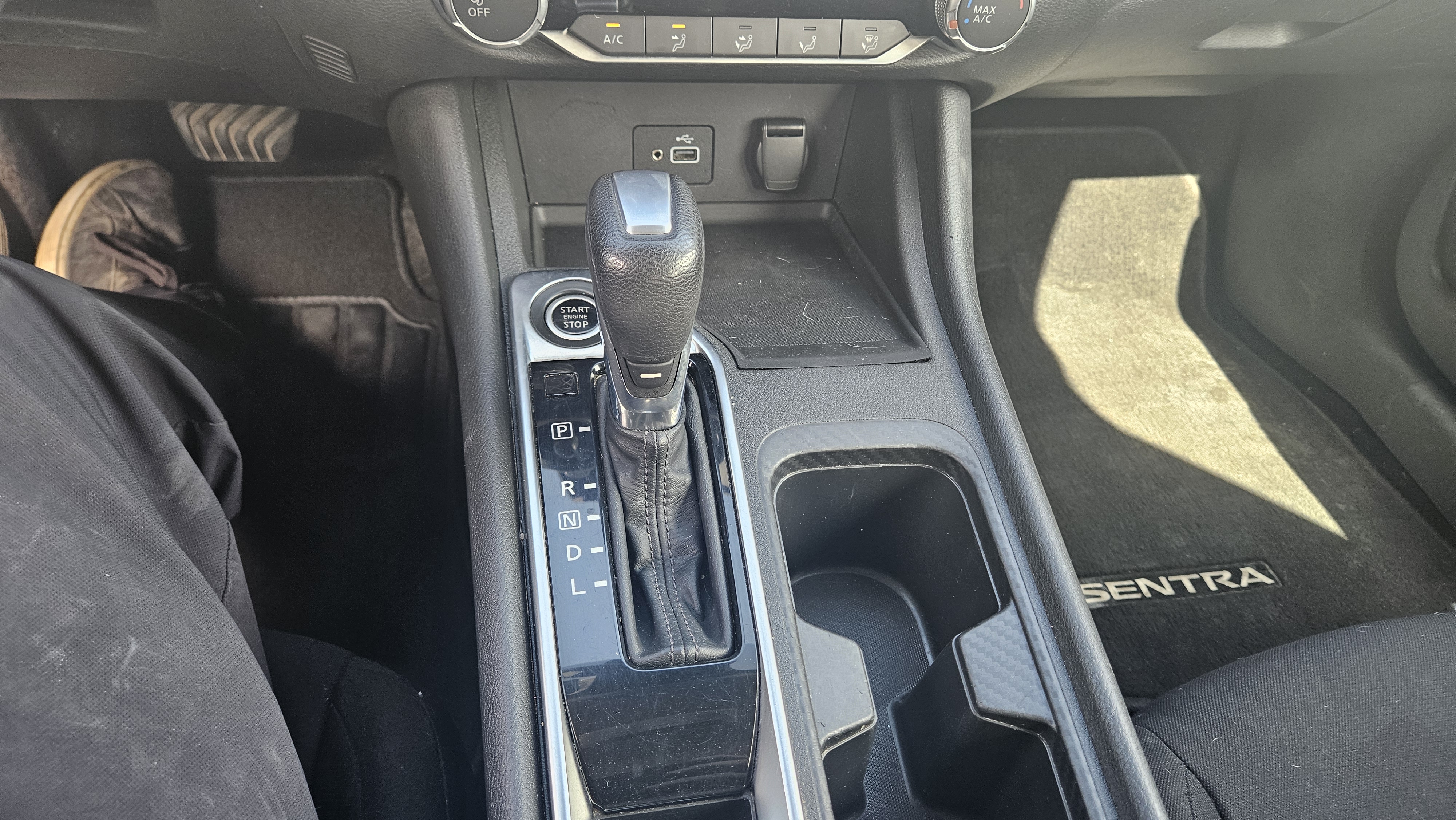 NISSAN Sentra 2020 - Image 2